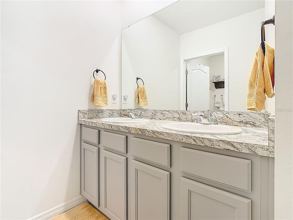 На продажу: $450,000 (5 спален, 3 ванн, 2704 Квадратных фут)