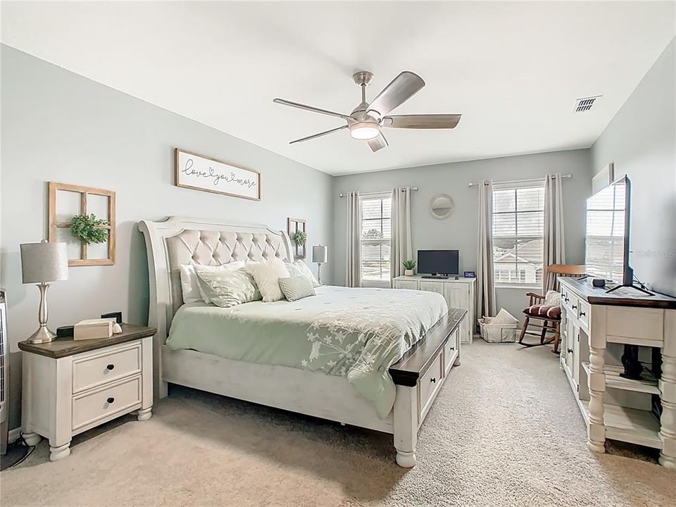 На продажу: $450,000 (5 спален, 3 ванн, 2704 Квадратных фут)