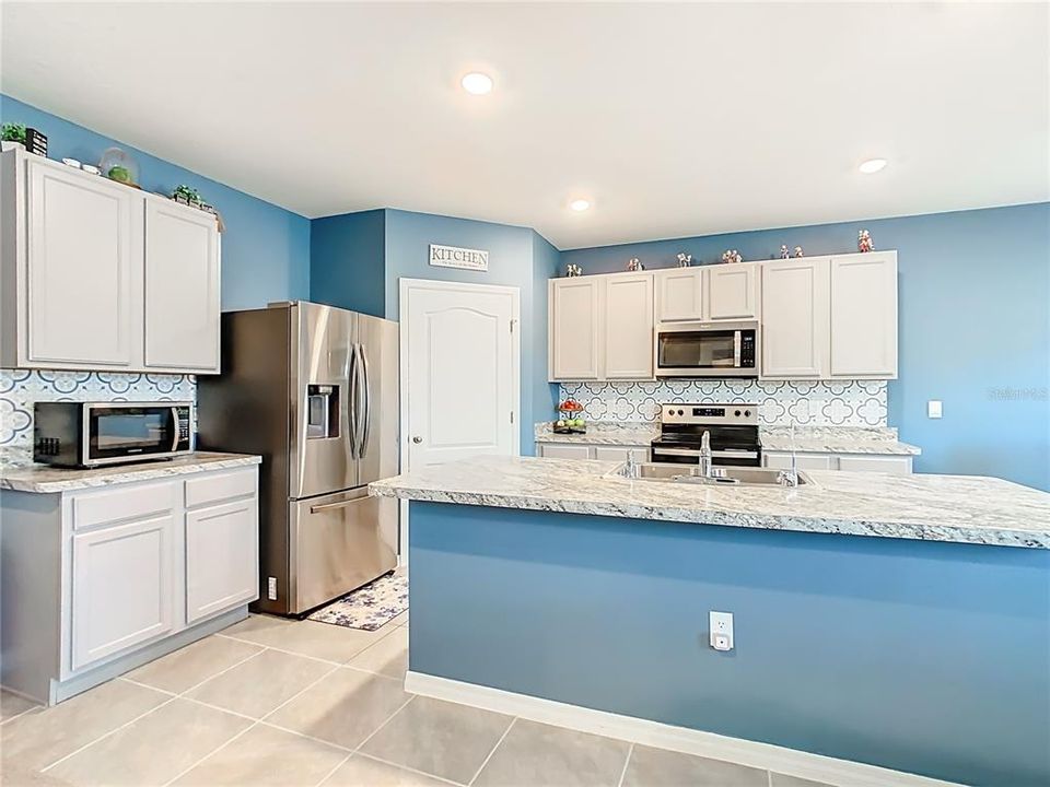 На продажу: $450,000 (5 спален, 3 ванн, 2704 Квадратных фут)