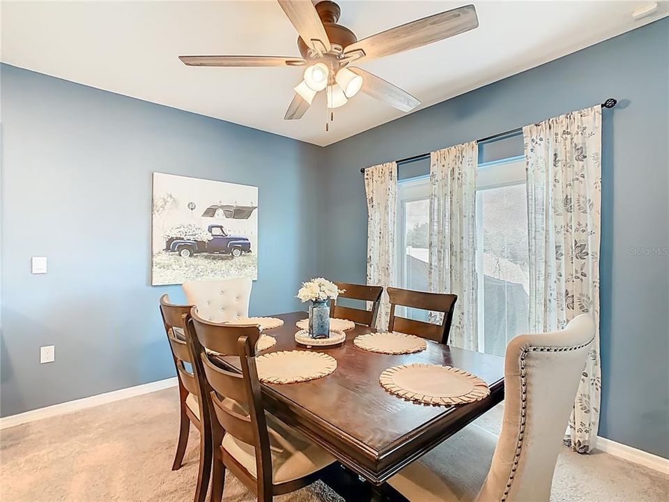 На продажу: $450,000 (5 спален, 3 ванн, 2704 Квадратных фут)