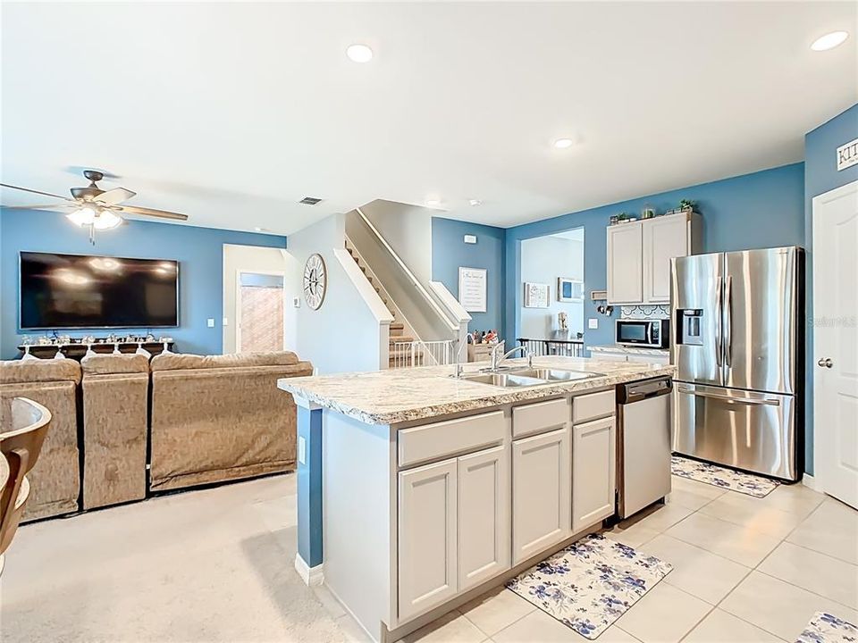 На продажу: $450,000 (5 спален, 3 ванн, 2704 Квадратных фут)