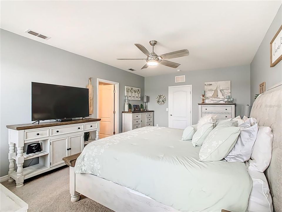 На продажу: $450,000 (5 спален, 3 ванн, 2704 Квадратных фут)