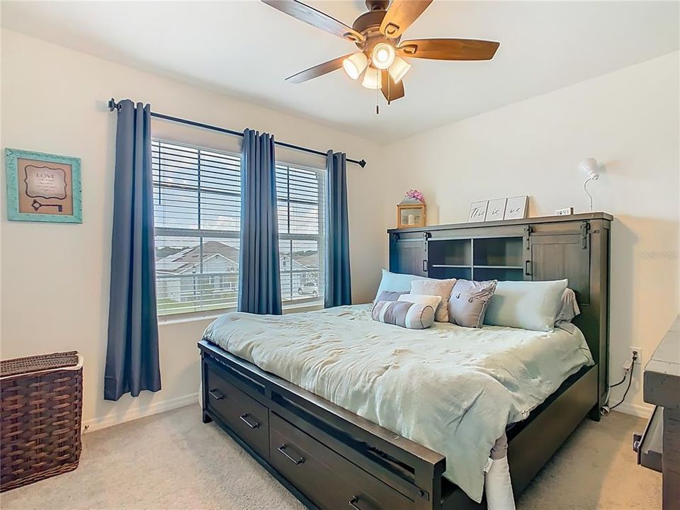 На продажу: $450,000 (5 спален, 3 ванн, 2704 Квадратных фут)