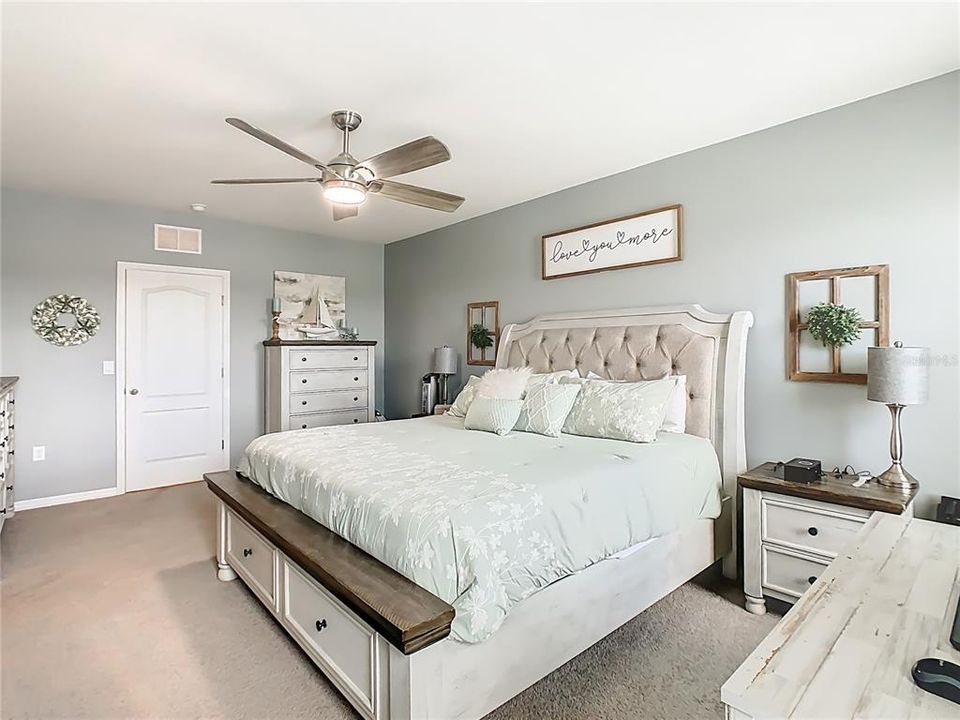 На продажу: $450,000 (5 спален, 3 ванн, 2704 Квадратных фут)