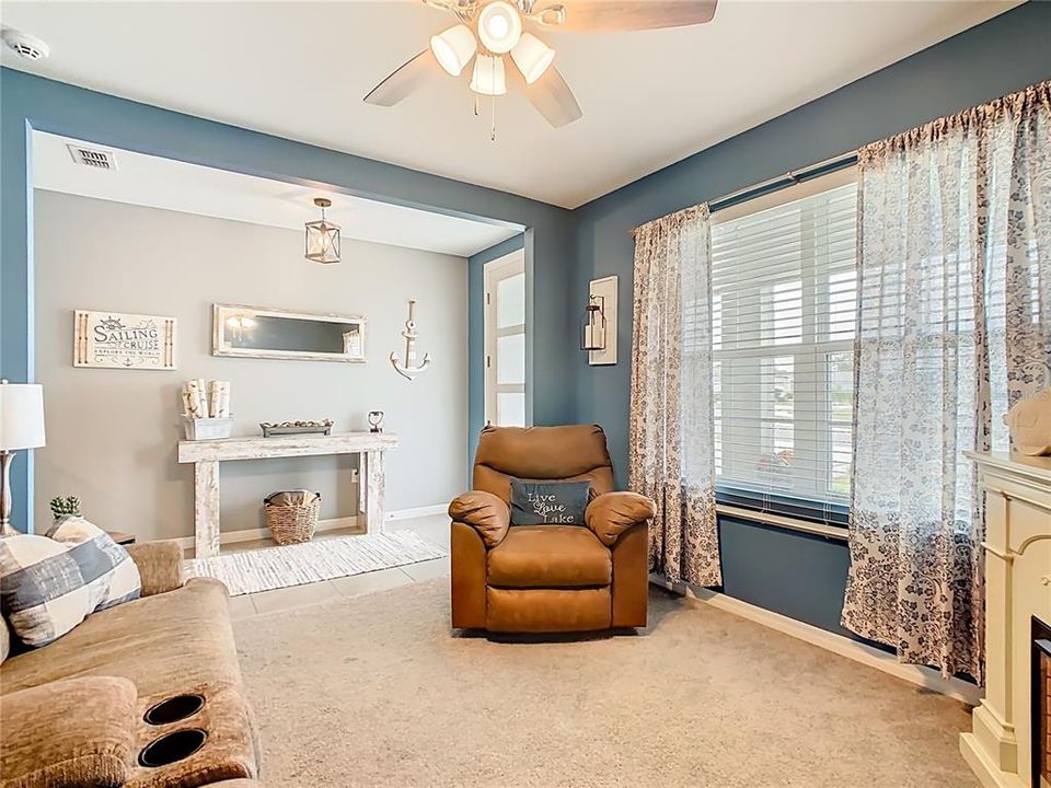 На продажу: $450,000 (5 спален, 3 ванн, 2704 Квадратных фут)