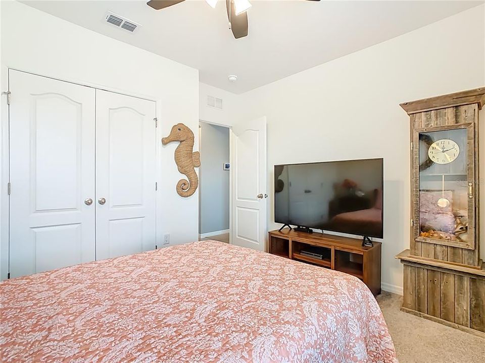 На продажу: $450,000 (5 спален, 3 ванн, 2704 Квадратных фут)