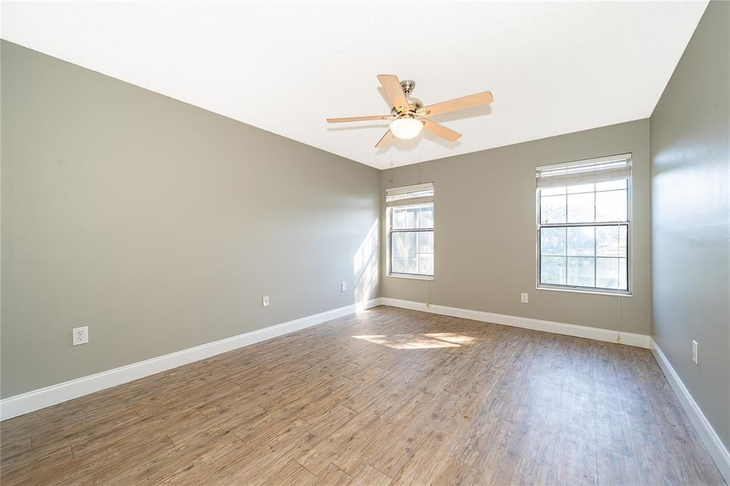 Под контрактом: $185,000 (1 спален, 1 ванн, 900 Квадратных фут)