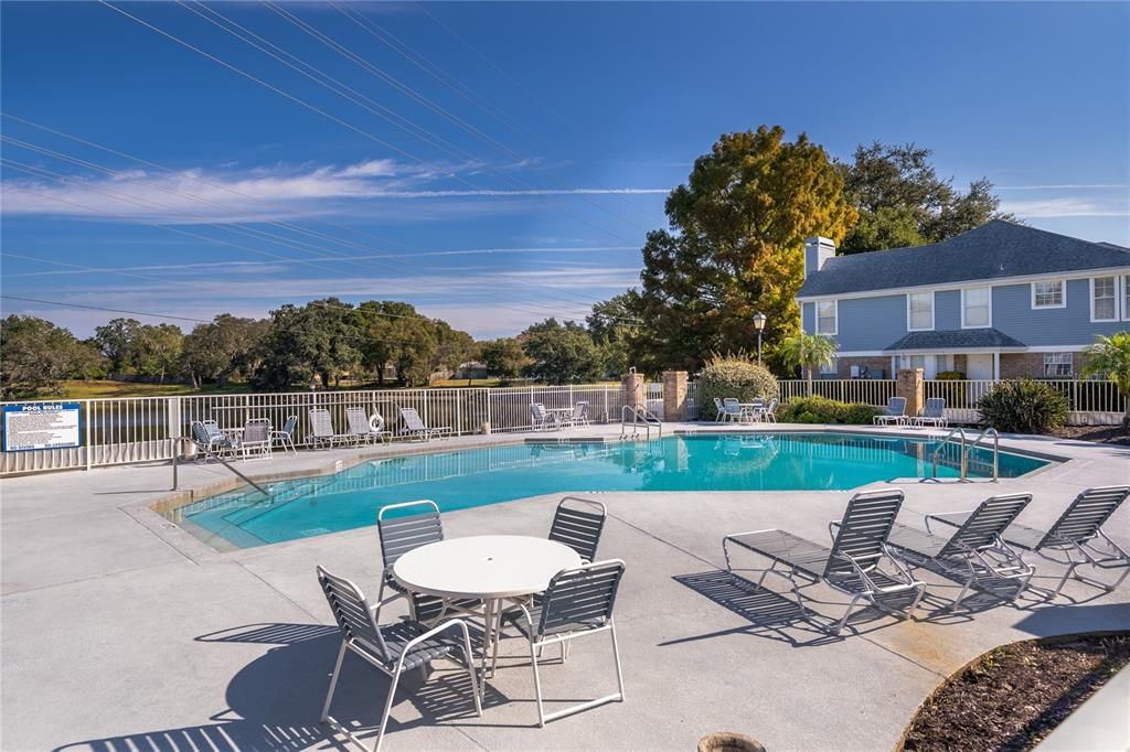 Под контрактом: $185,000 (1 спален, 1 ванн, 900 Квадратных фут)