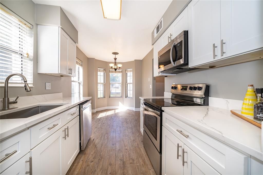 Под контрактом: $185,000 (1 спален, 1 ванн, 900 Квадратных фут)