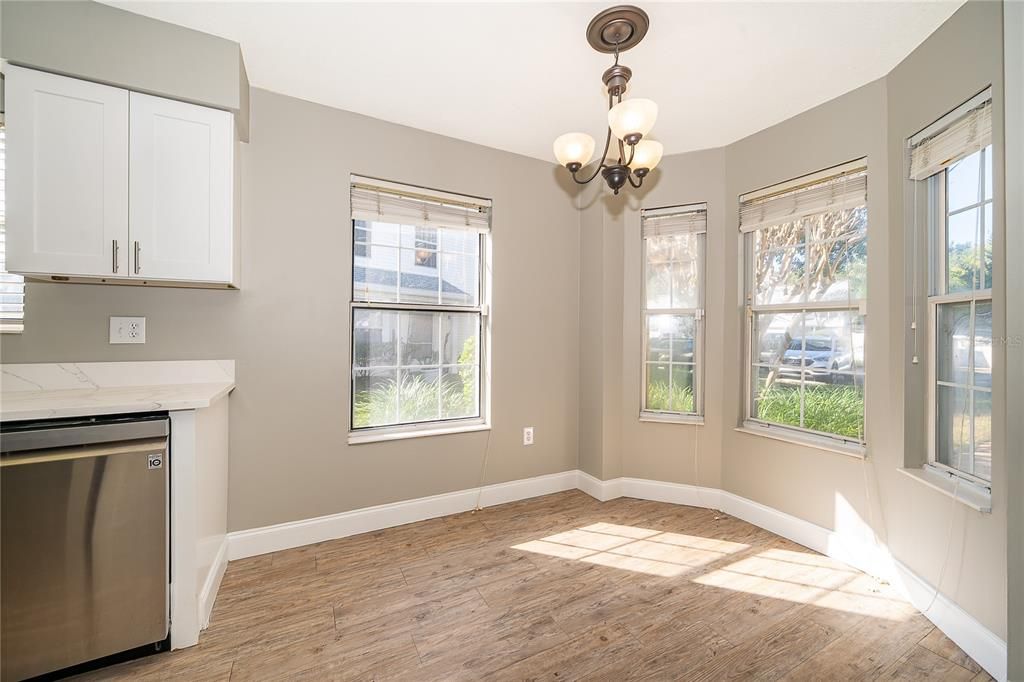 Под контрактом: $185,000 (1 спален, 1 ванн, 900 Квадратных фут)