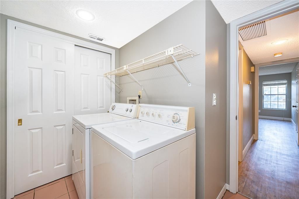 Под контрактом: $185,000 (1 спален, 1 ванн, 900 Квадратных фут)