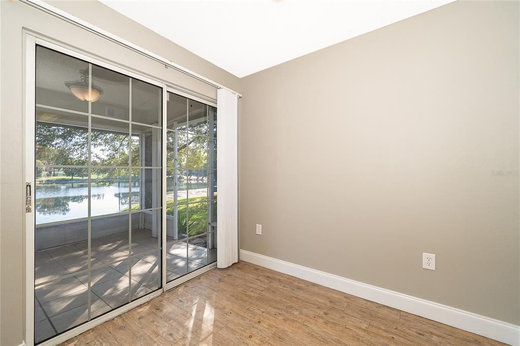 Под контрактом: $185,000 (1 спален, 1 ванн, 900 Квадратных фут)