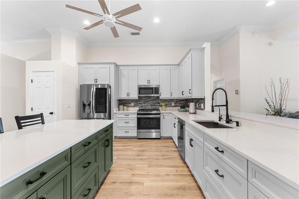 待售: $725,000 (4 贝兹, 3 浴室, 3324 平方英尺)