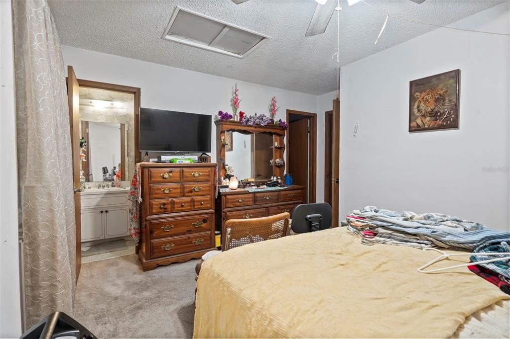 En Venta: $210,000 (3 camas, 2 baños, 1402 Pies cuadrados)