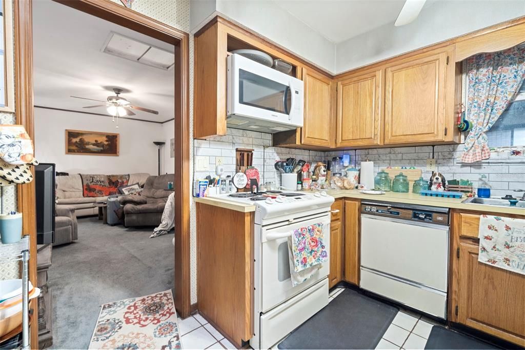 En Venta: $210,000 (3 camas, 2 baños, 1402 Pies cuadrados)