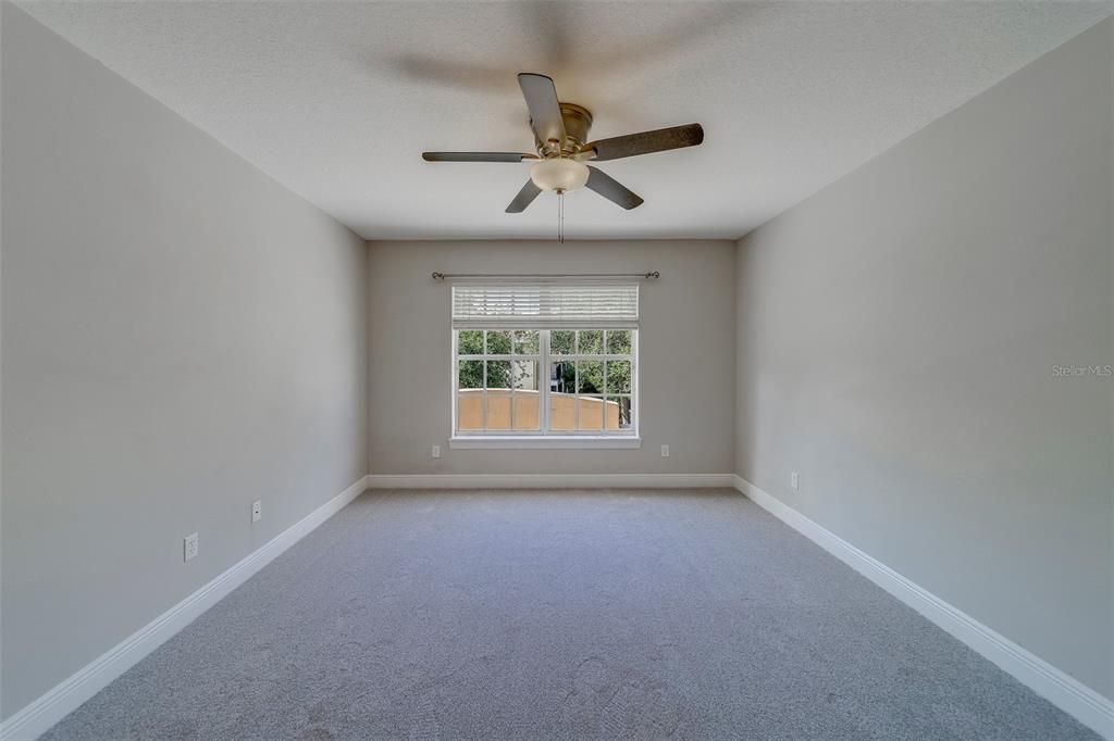 出租: $3,200 (3 贝兹, 2 浴室, 1990 平方英尺)