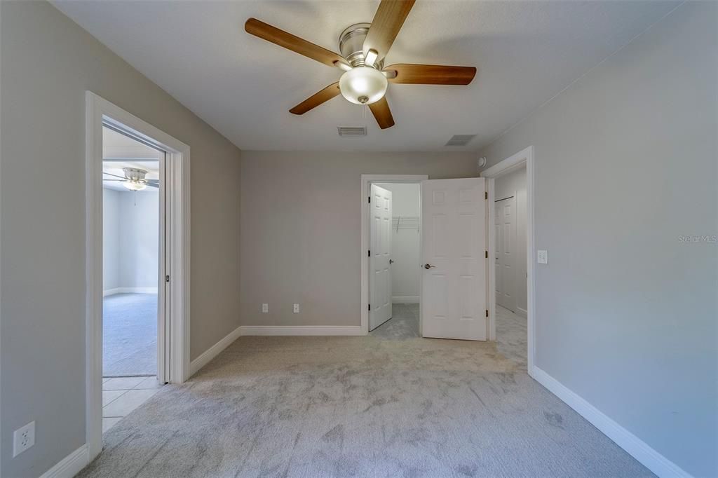 出租: $3,200 (3 贝兹, 2 浴室, 1990 平方英尺)