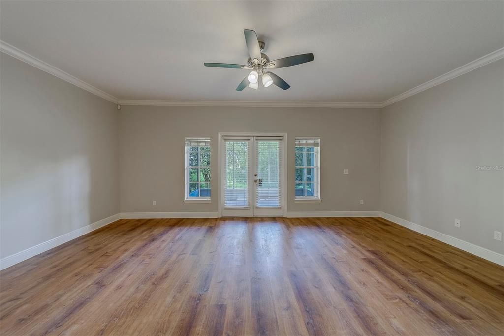 出租: $3,200 (3 贝兹, 2 浴室, 1990 平方英尺)