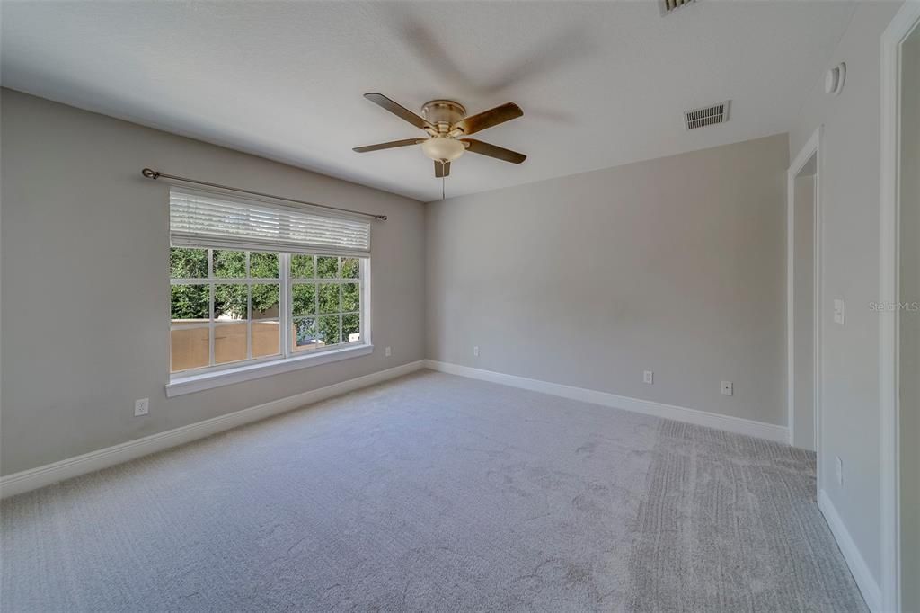 出租: $3,200 (3 贝兹, 2 浴室, 1990 平方英尺)