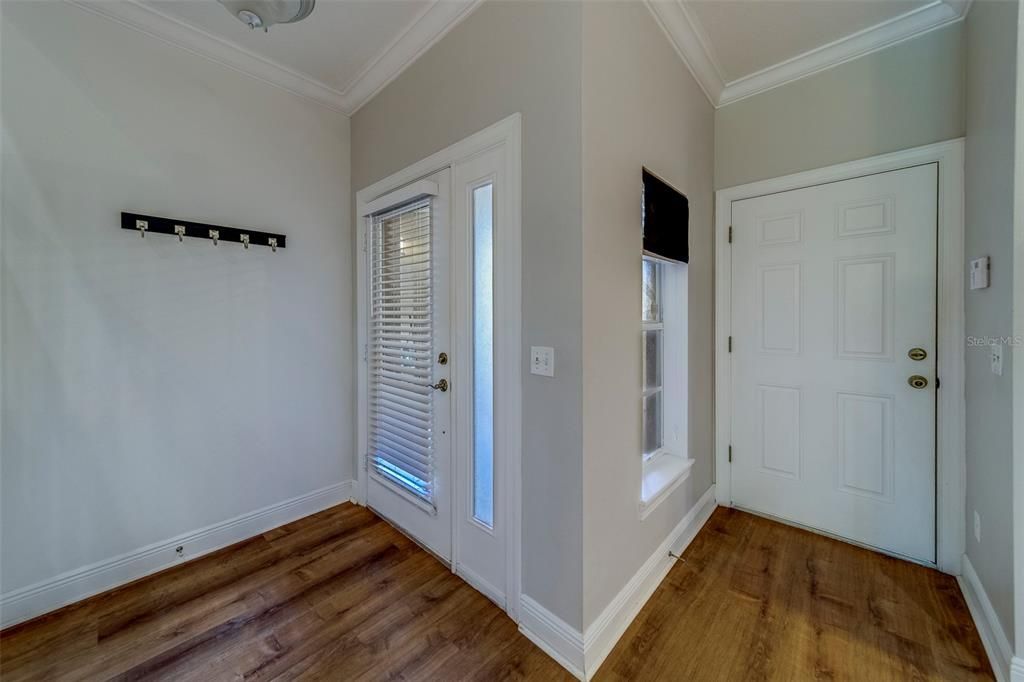 出租: $3,200 (3 贝兹, 2 浴室, 1990 平方英尺)