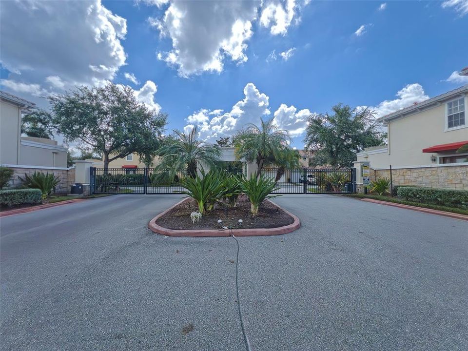 出租: $3,200 (3 贝兹, 2 浴室, 1990 平方英尺)