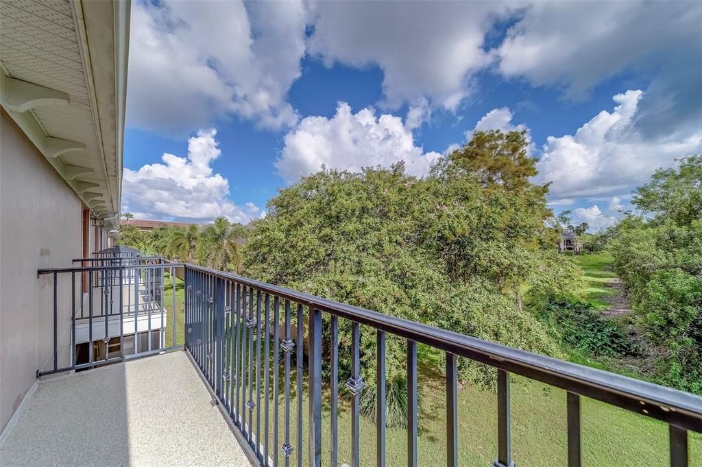 出租: $3,200 (3 贝兹, 2 浴室, 1990 平方英尺)