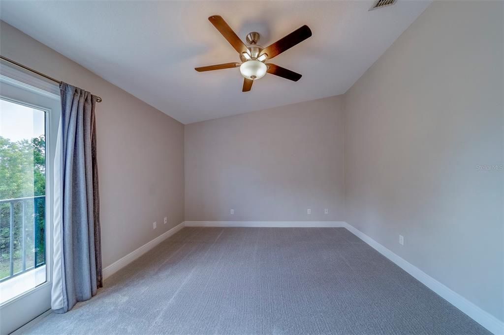 出租: $3,200 (3 贝兹, 2 浴室, 1990 平方英尺)