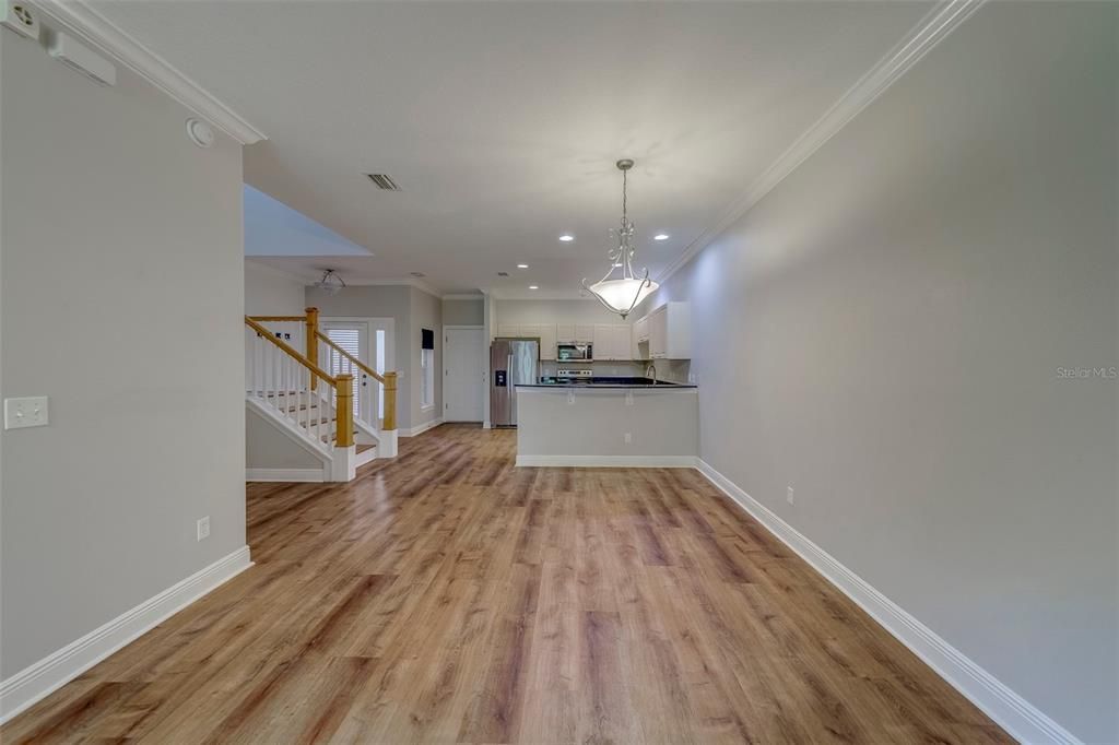 出租: $3,200 (3 贝兹, 2 浴室, 1990 平方英尺)