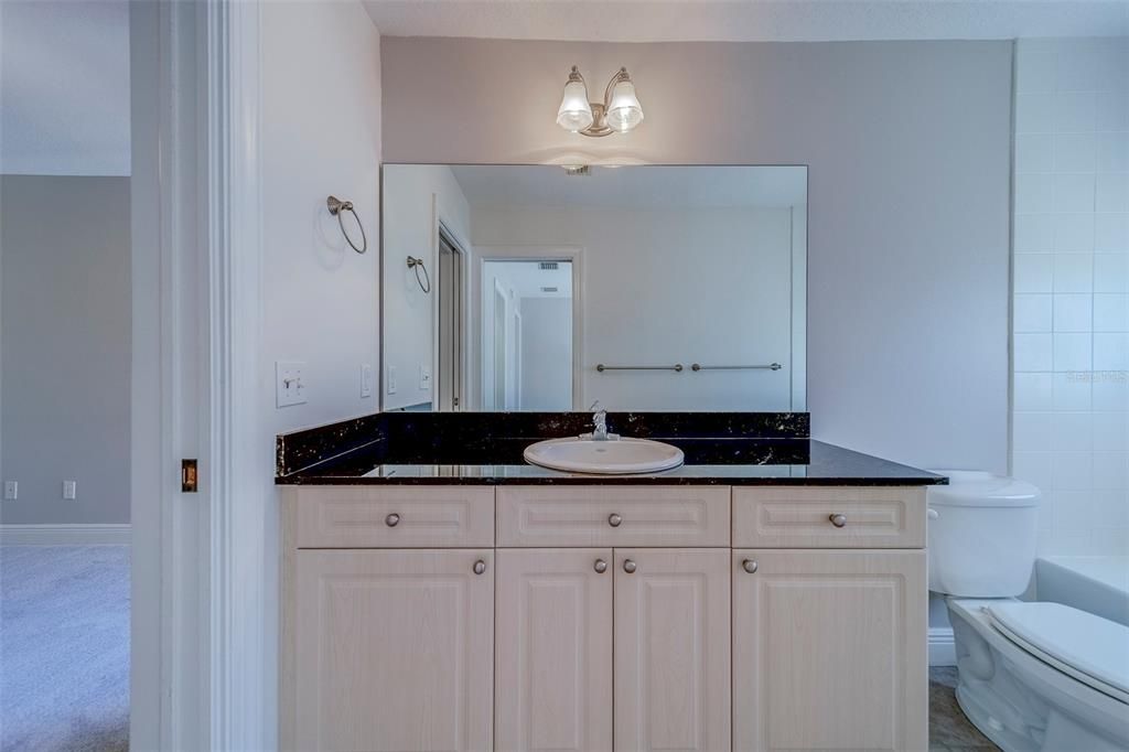 出租: $3,200 (3 贝兹, 2 浴室, 1990 平方英尺)