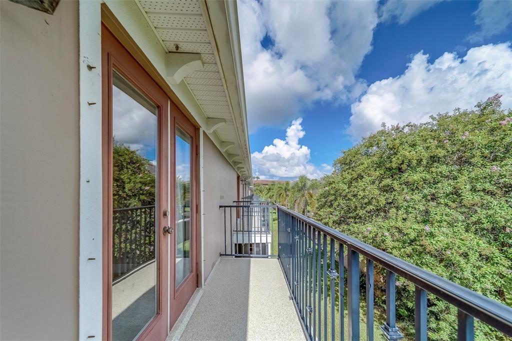 出租: $3,200 (3 贝兹, 2 浴室, 1990 平方英尺)