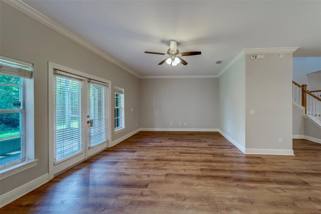 出租: $3,200 (3 贝兹, 2 浴室, 1990 平方英尺)