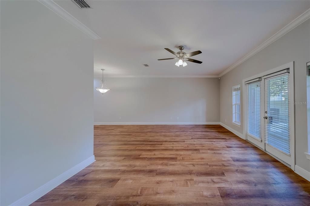 出租: $3,200 (3 贝兹, 2 浴室, 1990 平方英尺)