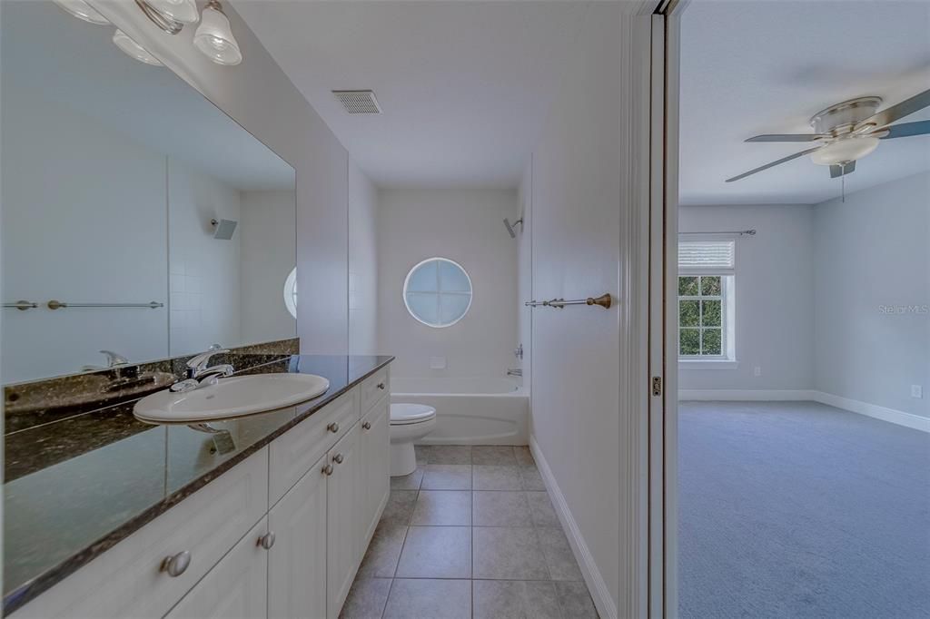 出租: $3,200 (3 贝兹, 2 浴室, 1990 平方英尺)