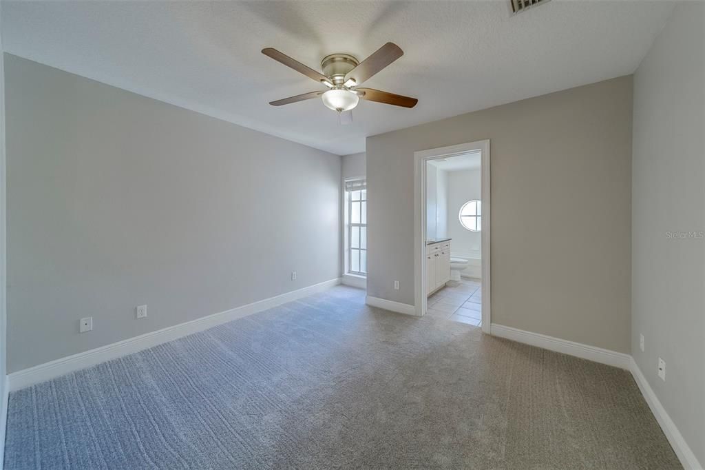 出租: $3,200 (3 贝兹, 2 浴室, 1990 平方英尺)