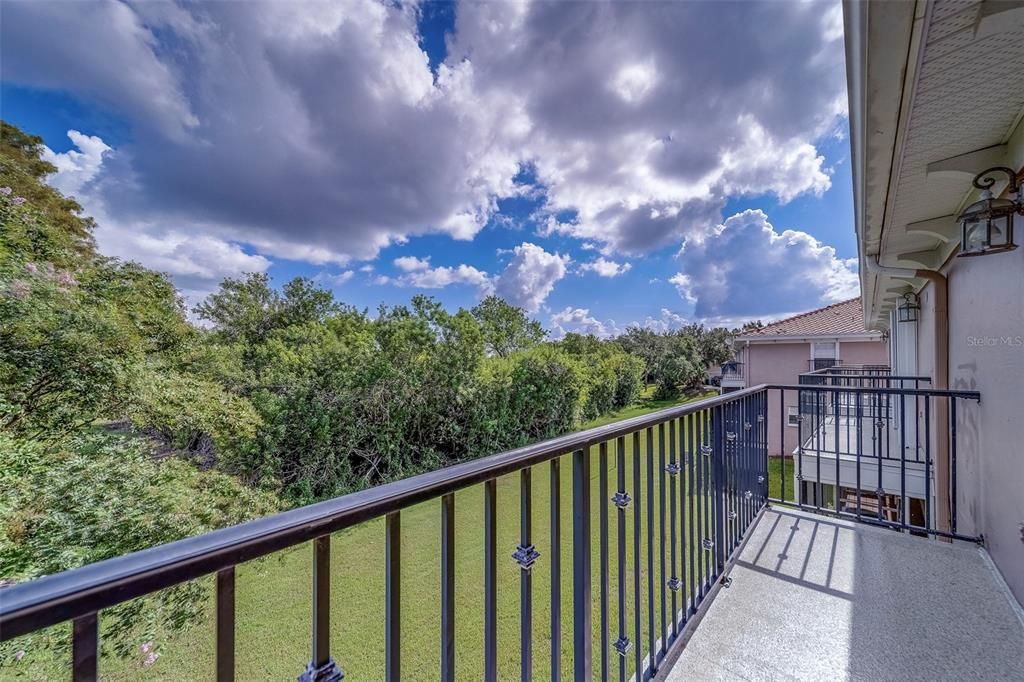 出租: $3,200 (3 贝兹, 2 浴室, 1990 平方英尺)