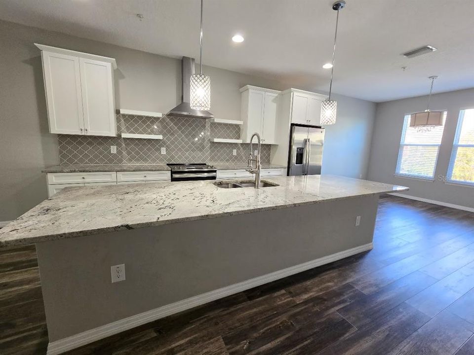 For Rent: $2,800 (3 beds, 2 baths, 1802 Square Feet)