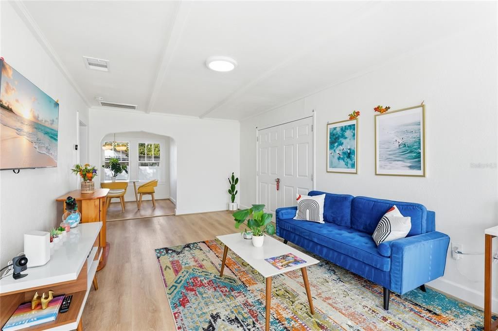 待售: $350,000 (3 贝兹, 1 浴室, 1329 平方英尺)