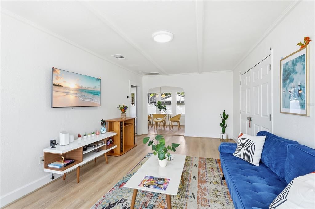 待售: $350,000 (3 贝兹, 1 浴室, 1329 平方英尺)