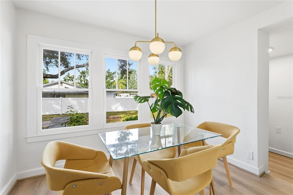 待售: $350,000 (3 贝兹, 1 浴室, 1329 平方英尺)