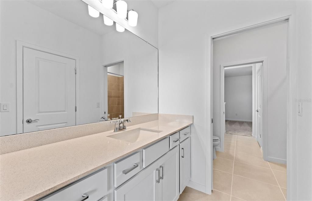 En Venta: $782,430 (5 camas, 5 baños, 4272 Pies cuadrados)