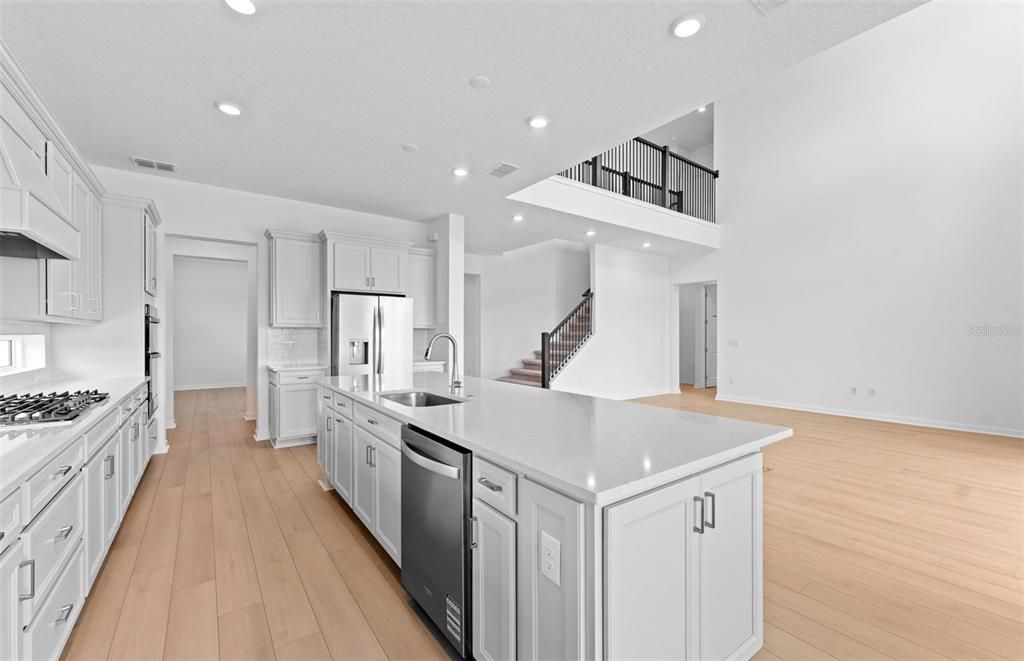 En Venta: $782,430 (5 camas, 5 baños, 4272 Pies cuadrados)