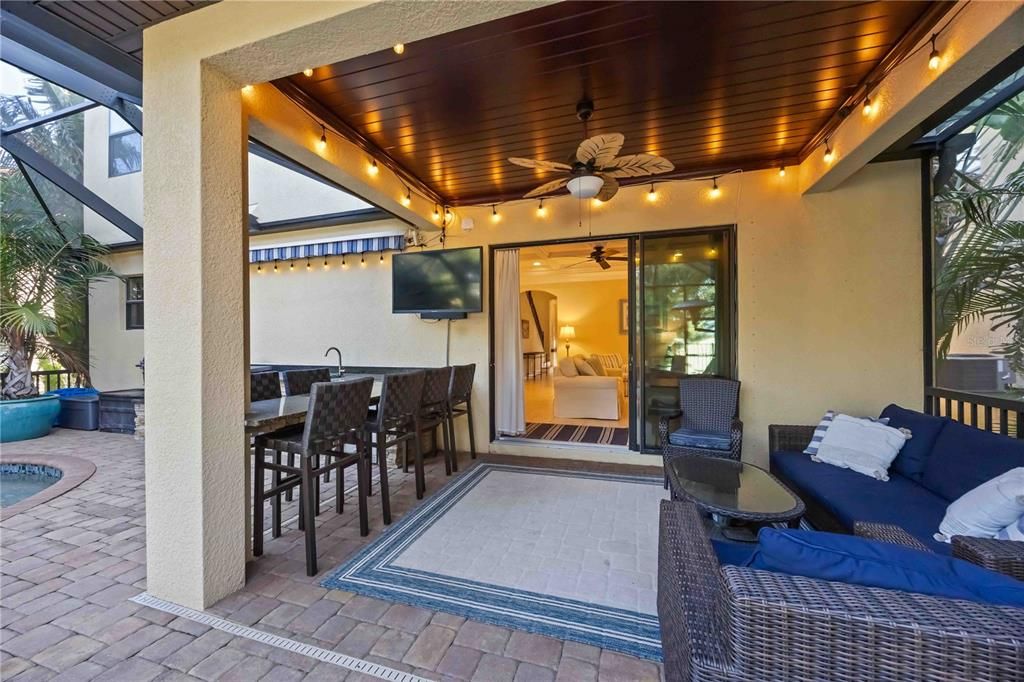 En Venta: $1,200,000 (5 camas, 4 baños, 3717 Pies cuadrados)