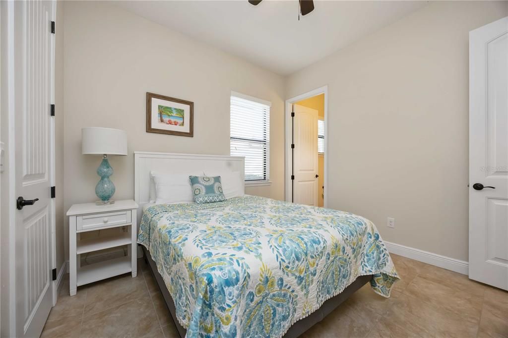 En Venta: $1,200,000 (5 camas, 4 baños, 3717 Pies cuadrados)