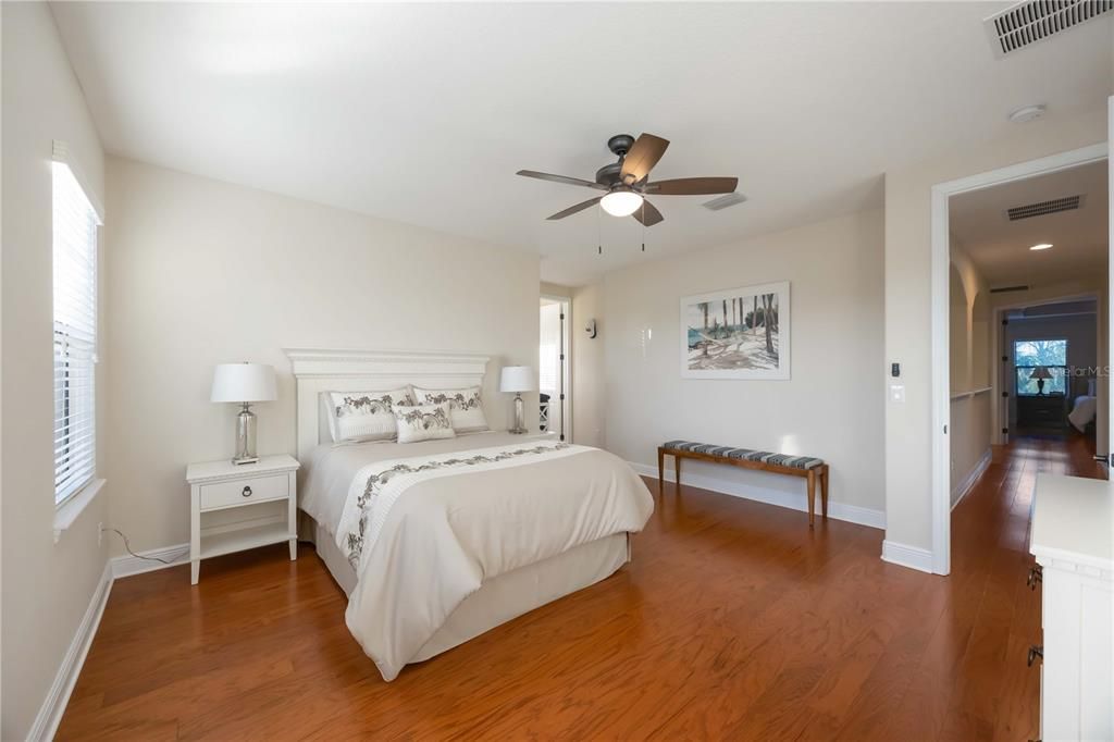 En Venta: $1,200,000 (5 camas, 4 baños, 3717 Pies cuadrados)