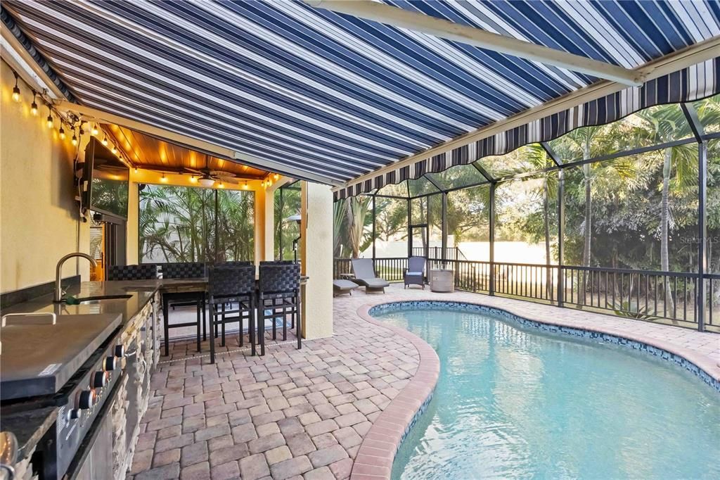 En Venta: $1,200,000 (5 camas, 4 baños, 3717 Pies cuadrados)