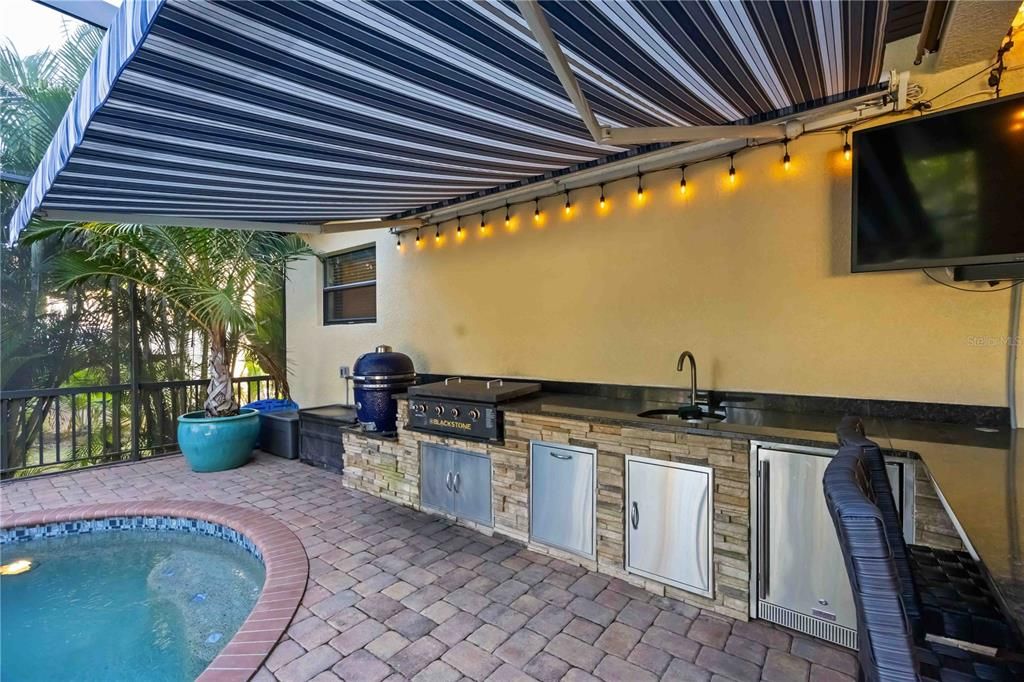 En Venta: $1,200,000 (5 camas, 4 baños, 3717 Pies cuadrados)