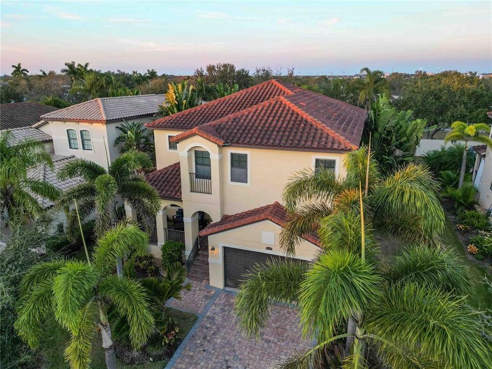 En Venta: $1,200,000 (5 camas, 4 baños, 3717 Pies cuadrados)