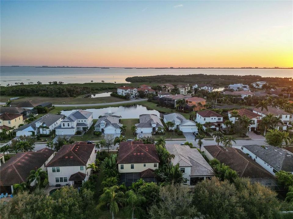 En Venta: $1,200,000 (5 camas, 4 baños, 3717 Pies cuadrados)