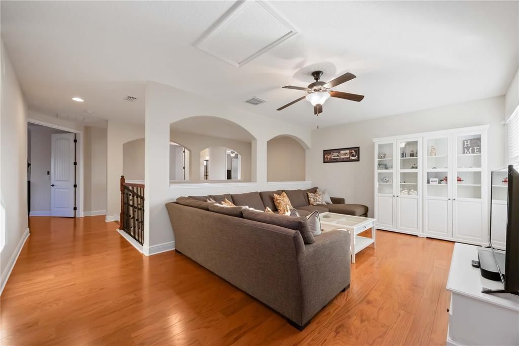 En Venta: $1,200,000 (5 camas, 4 baños, 3717 Pies cuadrados)