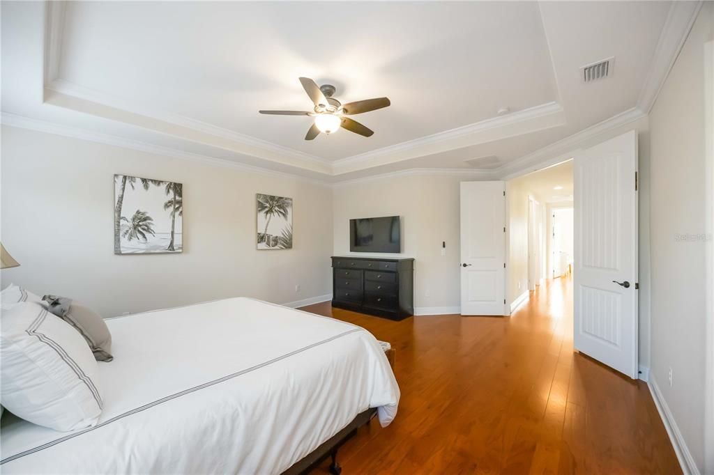 En Venta: $1,200,000 (5 camas, 4 baños, 3717 Pies cuadrados)